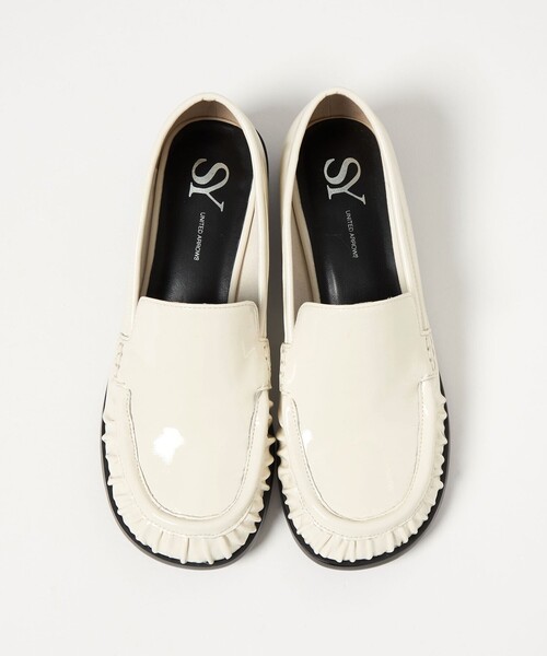 SY UNITED ARROWS(シーユナイテッドアローズ)の「<SY> オブリークローファー フラット30↑(ローファー・レディース・オフホワイト/ブラック/レッド・22.5cm/23cm/23.5cm/24cm/24.5cm/25cm)」の2枚目の写真