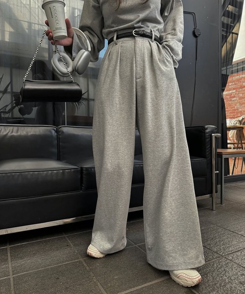 WILLFULLY（ウィルフリー）の「hem button side tuck tapered PT（その他パンツ・レディース・ブラック/グレー/オートミール・FREE）」の2枚目の写真