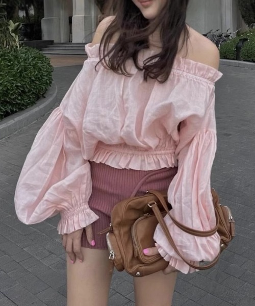FREE STYLISTS（フリー スタイリスト）の「YUGA_YGMC Off-the-shoulder volume sleeve blouse（シャツ/ブラウス・レディース・ベビーピンク/ホワイト/ネイビー・FREE）」の3枚目の写真