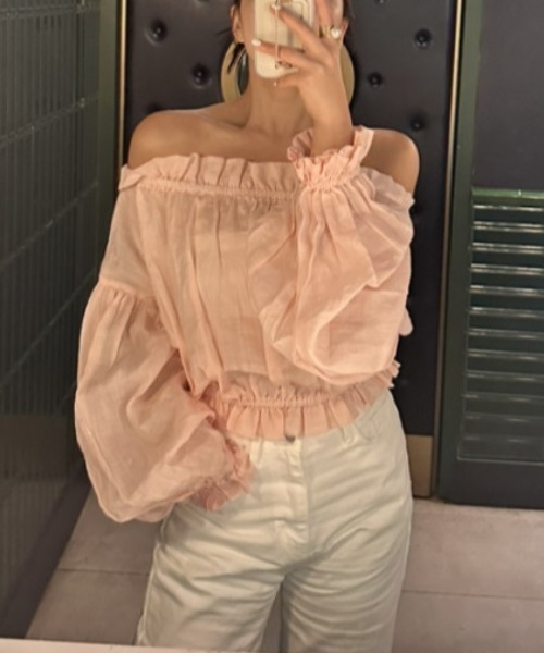 FREE STYLISTS（フリー スタイリスト）の「YUGA_YGMC Off-the-shoulder volume sleeve blouse（シャツ/ブラウス・レディース・ベビーピンク/ホワイト/ネイビー・FREE）」の8枚目の写真