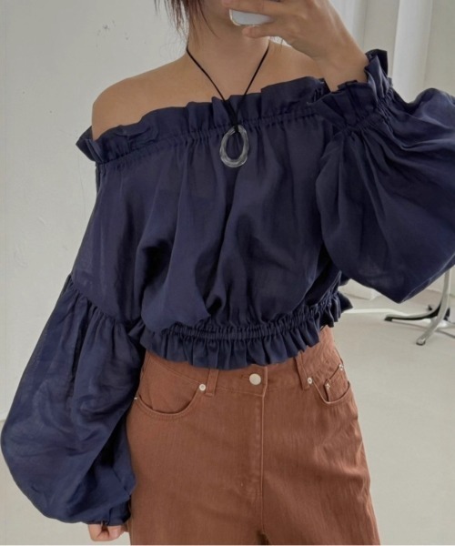 FREE STYLISTS（フリー スタイリスト）の「YUGA_YGMC Off-the-shoulder volume sleeve blouse（シャツ/ブラウス・レディース・ベビーピンク/ホワイト/ネイビー・FREE）」の9枚目の写真