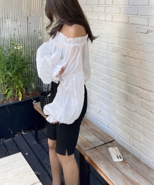 FREE STYLISTS（フリー スタイリスト）の「YUGA_YGMC Off-the-shoulder volume sleeve blouse（シャツ/ブラウス・レディース・ベビーピンク/ホワイト/ネイビー・FREE）」の10枚目の写真