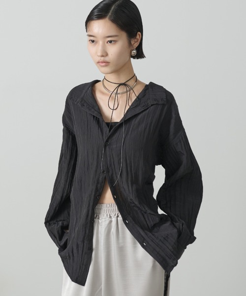 AIC.(エーアイシー)の「2WAYワッシャー加工シャツ/ハイネックトップス(シャツ/ブラウス・レディース・ブラック/オフホワイト/ブルー・FREE)」の2枚目の写真