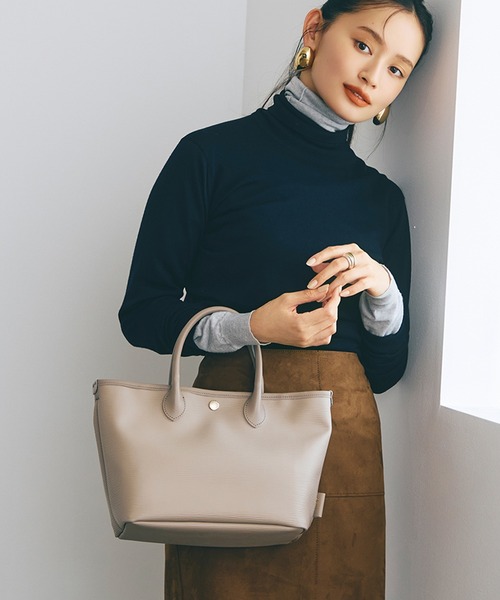 Breath TOPKAPI(ブレストプカピ)の「【Breath TOPKAPI】RIPPLE リプル レザーハンドル ミニ トートバッグ(トートバッグ・レディース・ブラック/アイボリー/グレイッシュベージュ・FREE)」の3枚目の写真