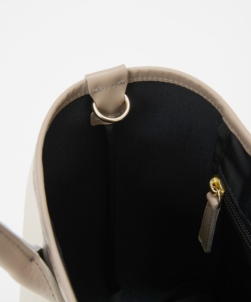 Breath TOPKAPI(ブレストプカピ)の「【Breath TOPKAPI】RIPPLE リプル レザーハンドル ミニ トートバッグ(トートバッグ・レディース・ブラック/アイボリー/グレイッシュベージュ・FREE)」の13枚目の写真
