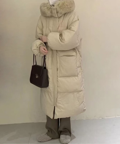 aimoha(アイモハ)の「ふわふわフォックスファーフードロングダウン (AW)(ダウンジャケット/コート・レディース・ベージュ/ブラック・FREE)」の7枚目の写真