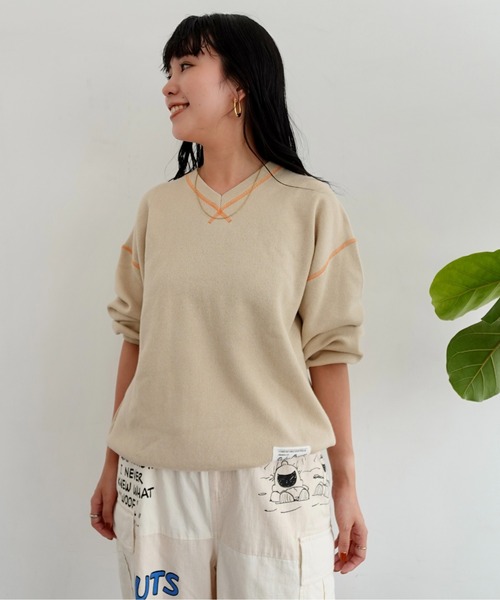 RODEO CROWNS WIDE BOWL（ロデオクラウンズワイドボウル）の「スウェットライク Vネックトップス（ニット/セーター・レディース・ダークグリーン/ダークオレンジ/アイボリー/ブラック/グレー×ホワイト・FREE）」の2枚目の写真