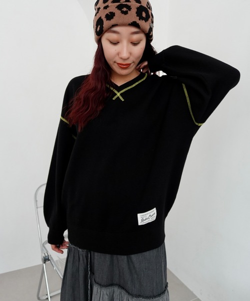 RODEO CROWNS WIDE BOWL（ロデオクラウンズワイドボウル）の「スウェットライク Vネックトップス（ニット/セーター・レディース・ダークグリーン/ダークオレンジ/アイボリー/ブラック/グレー×ホワイト・FREE）」の3枚目の写真