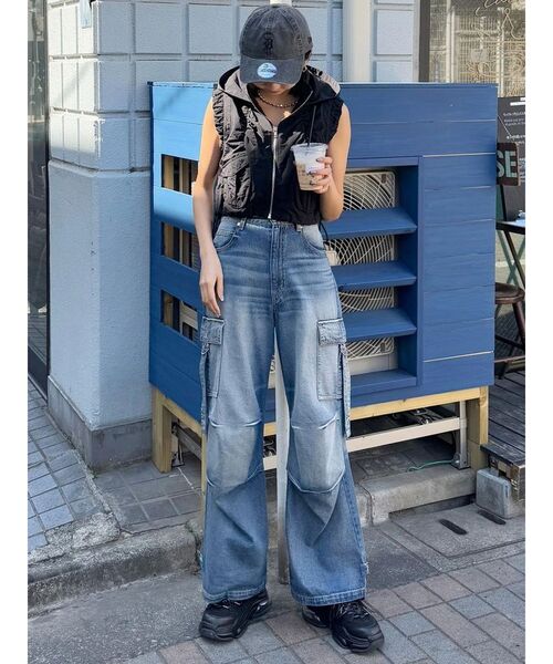 MURUA（ムルーア）の「2wayカーゴデニム（デニムパンツ・レディース・ブラック/ライトブルー・1/2）」の16枚目の写真