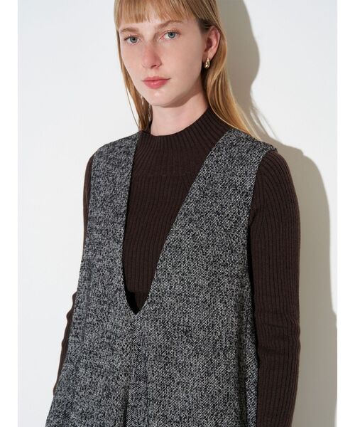 ELENDEEK（エレンディーク）の「ツィードディープVネックワンピース（ワンピース・レディース・ブラック/ブラウン・01/02）」の4枚目の写真