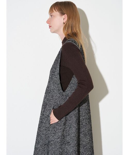 ELENDEEK（エレンディーク）の「ツィードディープVネックワンピース（ワンピース・レディース・ブラック/ブラウン・01/02）」の6枚目の写真