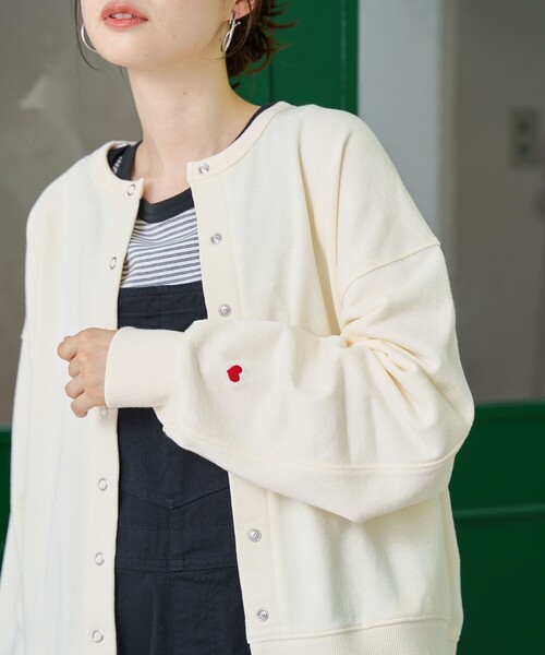 coen（コーエン）の「【再入荷・新色登場】ハートモチーフ裏毛カーディガン（カーディガン/ボレロ・レディース・ダークグレー/オレンジ/オフホワイト/ナチュラル/ホワイト/レッド・L/M）」の3枚目の写真