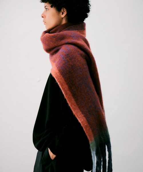 NOISE MAKER（ノイズメーカー）の「ポイントカラーボリュームフリンジマフラー（マフラー・レディース・パープル/レッド系その他/ブルー・FREE）」の6枚目の写真