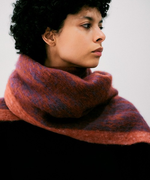 NOISE MAKER（ノイズメーカー）の「ポイントカラーボリュームフリンジマフラー（マフラー・レディース・パープル/レッド系その他/ブルー・FREE）」の5枚目の写真