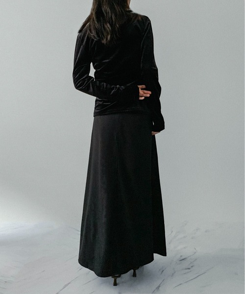 on:nue】[着用動画あり！] センタースリットベロアトップス /2025 AW