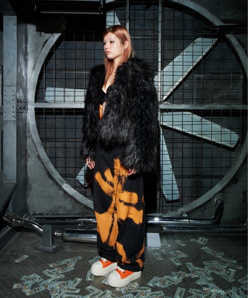 dollslutz(ドルズラッツ)の「【dollslutz】fake fur short blouson / 【ドルズラッツ】フェイクファーショートブルゾン(ブルゾン・レディース・ブラック/ピンク・FREE)」の4枚目の写真