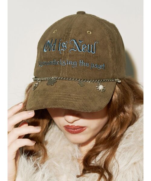 EVRIS（エヴリス）の「チャームコーデュロイCAP（キャップ・レディース・ブラック/ブラウン・FREE）」の2枚目の写真