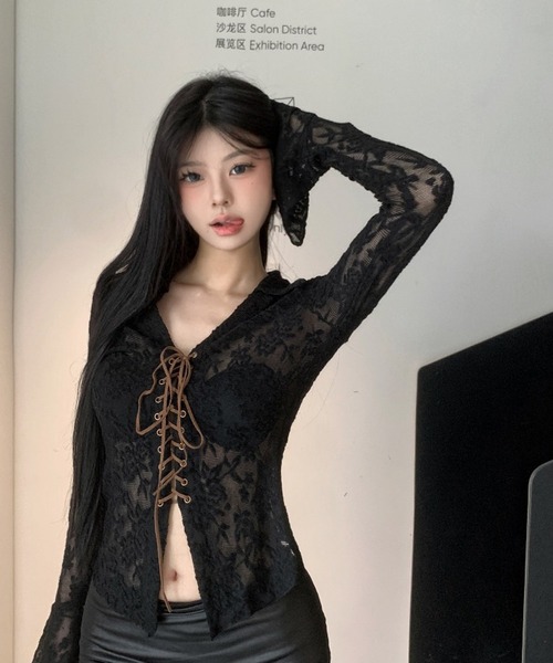 Chick（チック）の「Lace-Up Floral Lace Tops / レースアップ 花柄レーストップス（シャツ/ブラウス・レディース・ホワイト/ブラック・FREE）」の2枚目の写真