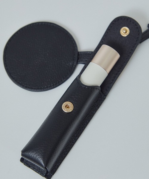 SALON adam et rope'（サロン アダム エ ロペ）の「【WS（ドゥーブル）】チャーム付きナチュラルレザー2WAYキューブバッグ（ショルダーバッグ・レディース・ブラック・FREE）」の4枚目の写真