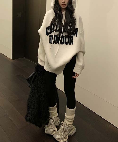 gossip!ロサンゼルス(ゴシップロサンゼルス)の「Y2K フロントロゴニット ビッグシルエットニット(ニット/セーター・レディース・オフホワイト/ブラック/ライトグレー・FREE)」の5枚目の写真