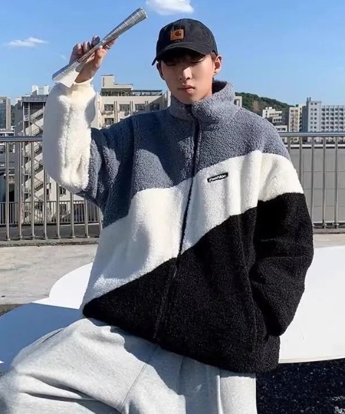 SHEPP(シープ)の「ボアフリースカラーブロック切り替えジャケット(ブルゾン・メンズ・ブルー/ベージュ・M)」の9枚目の写真