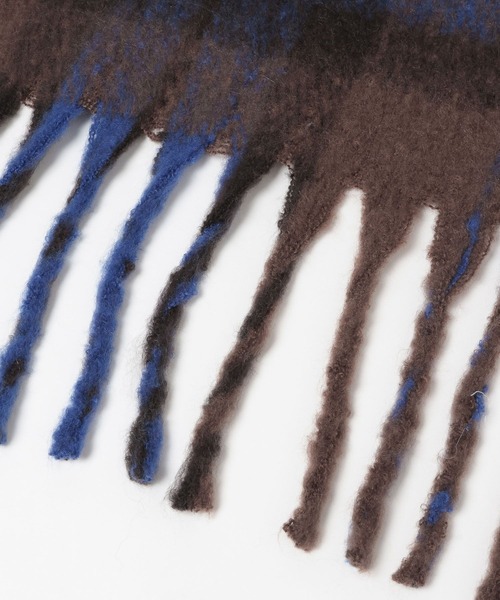 LAKOLE（ラコレ）の「チェックブークレーマフラー / 576684（マフラー・メンズ・ブラウン/グリーン/チャコール・FREE）」の10枚目の写真