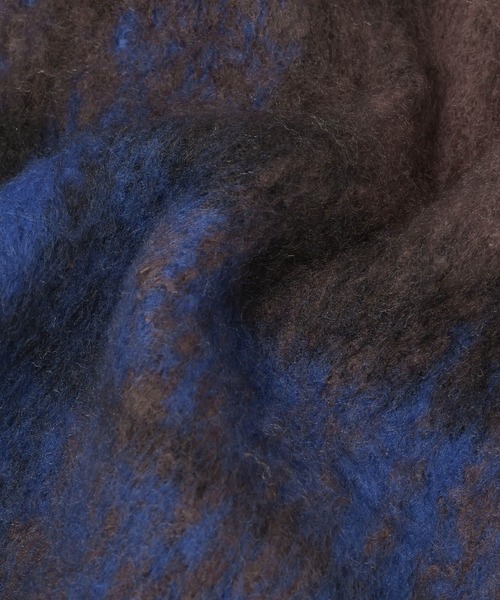 LAKOLE（ラコレ）の「チェックブークレーマフラー / 576684（マフラー・メンズ・ブラウン/グリーン/チャコール・FREE）」の14枚目の写真