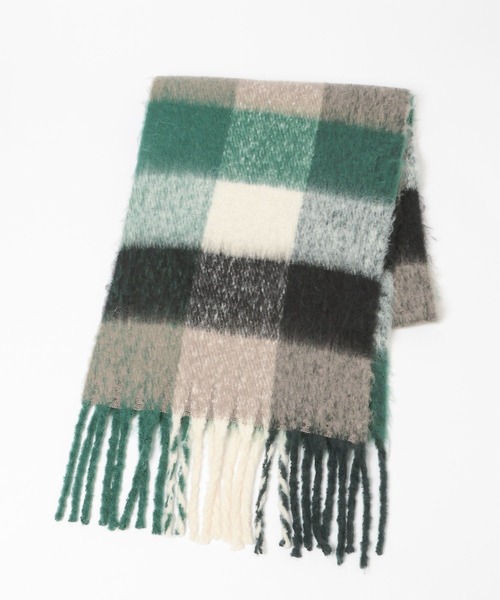 LAKOLE（ラコレ）の「チェックブークレーマフラー / 576684（マフラー・メンズ・ブラウン/グリーン/チャコール・FREE）」の16枚目の写真