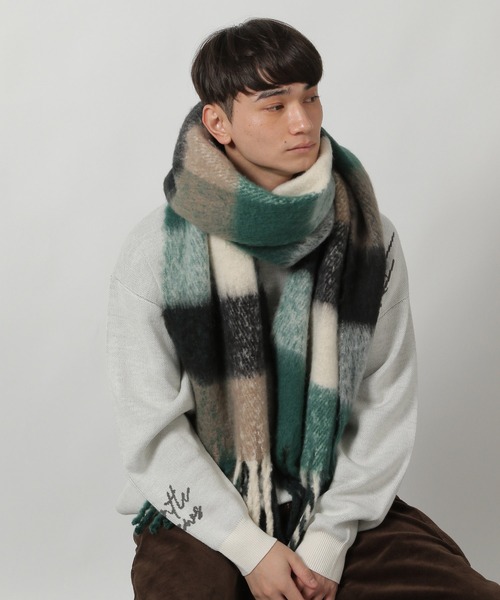 LAKOLE（ラコレ）の「チェックブークレーマフラー / 576684（マフラー・メンズ・ブラウン/グリーン/チャコール・FREE）」の19枚目の写真