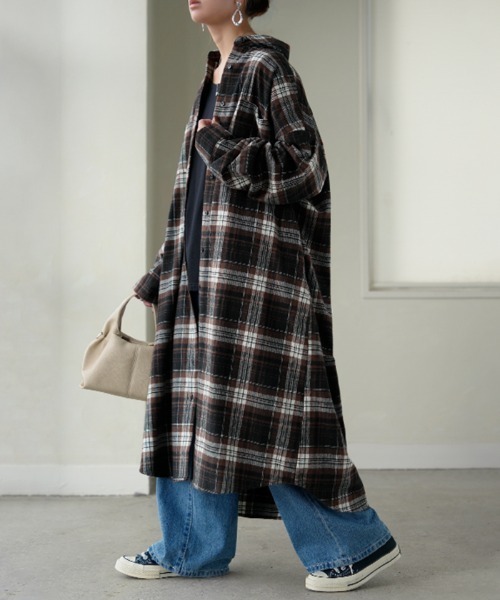 HUG.U(ハグユー)の「チェックロングシャツワンピース(シャツワンピース・レディース・レッド/グリーン/ブラウン/スモークグレー・FREE)」の3枚目の写真