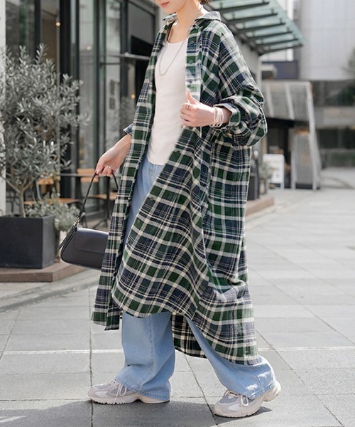 HUG.U(ハグユー)の「チェックロングシャツワンピース(シャツワンピース・レディース・レッド/グリーン/ブラウン/スモークグレー・FREE)」の6枚目の写真