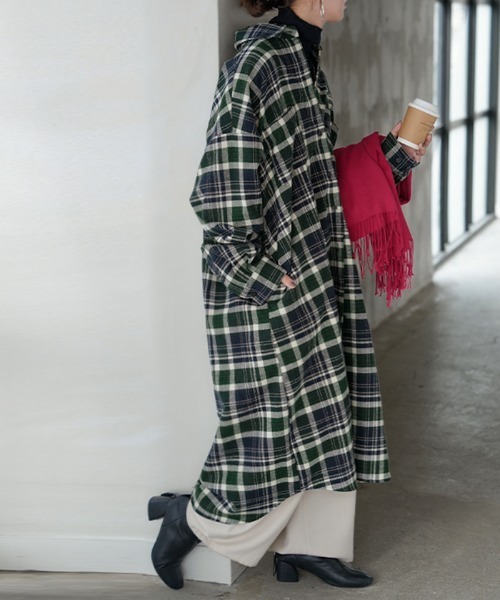 HUG.U(ハグユー)の「チェックロングシャツワンピース(シャツワンピース・レディース・レッド/グリーン/ブラウン/スモークグレー・FREE)」の14枚目の写真