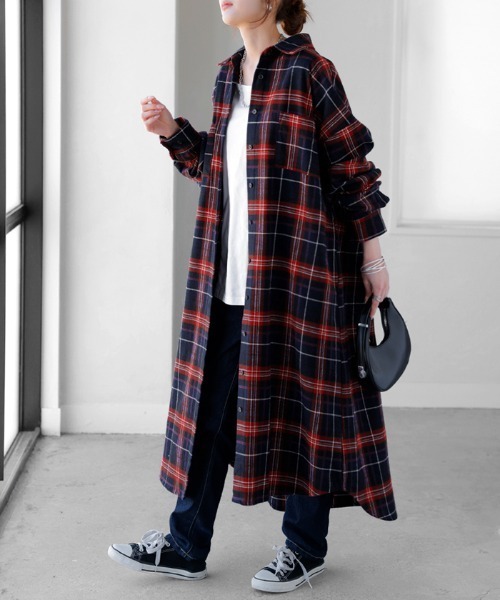 HUG.U(ハグユー)の「チェックロングシャツワンピース(シャツワンピース・レディース・レッド/グリーン/ブラウン/スモークグレー・FREE)」の16枚目の写真