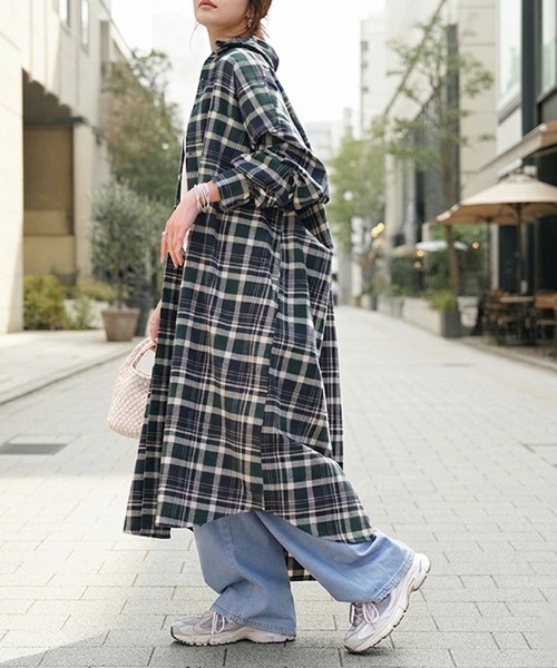 HUG.U(ハグユー)の「チェックロングシャツワンピース(シャツワンピース・レディース・レッド/グリーン/ブラウン/スモークグレー・FREE)」の17枚目の写真