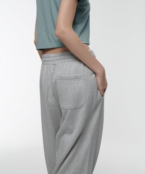 MUSINSA STANDARD WOMAN（ムシンサスタンダードウーマン）の「ウィメンズワイドスウェットパンツ[ミディアムグレー]（スウェットパンツ・レディース・その他・SMALL/MEDIUM/LARGE/X-SMALL）」の4枚目の写真