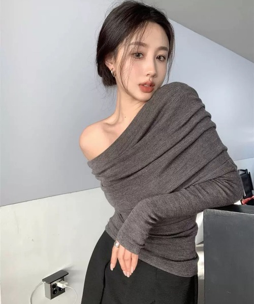 VIBGYOR(ヴィブジョー)の「【EIZZ/アイズ】オフショルダー ドレープデザイン ニットトップス(ニット/セーター・レディース・ピンク/レッド/オフホワイト/グレー/アイボリー/ブラック・FREE)」の20枚目の写真