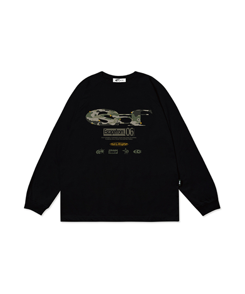 ESCAPEFROM（エスケープフロム）の「スターカモ ESCFロゴコラージュプリントロングスリーブ [3色]（Tシャツ/カットソー・レディース・ホワイト/ブラック/ブラック×ホワイト・MEDIUM/LARGE/SMALL）」の2枚目の写真