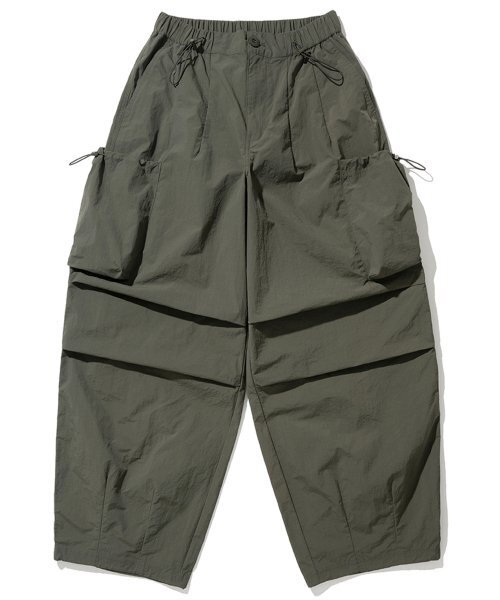 NOT4NERD（ノットフォーナード）の「Nylon Big Pocket Parachute Pants - Khaki（スウェットパンツ・レディース・その他・LARGE/MEDIUM/X-LARGE/SMALL）」の2枚目の写真