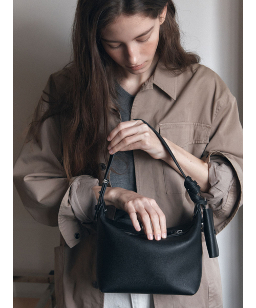 DEMERIEL（ドゥメリエル）の「Veneta Volume Bag Black（ショルダーバッグ・レディース・その他・FREE）」の2枚目の写真