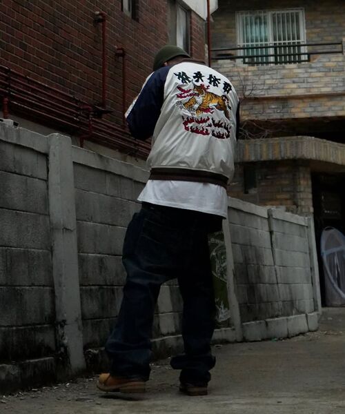 NOT4NERD（ノットフォーナード）の「Horned Tiger Satin Blouson Jacket - Ivory（ブルゾン・レディース・その他・MEDIUM/LARGE/X-LARGE）」の3枚目の写真