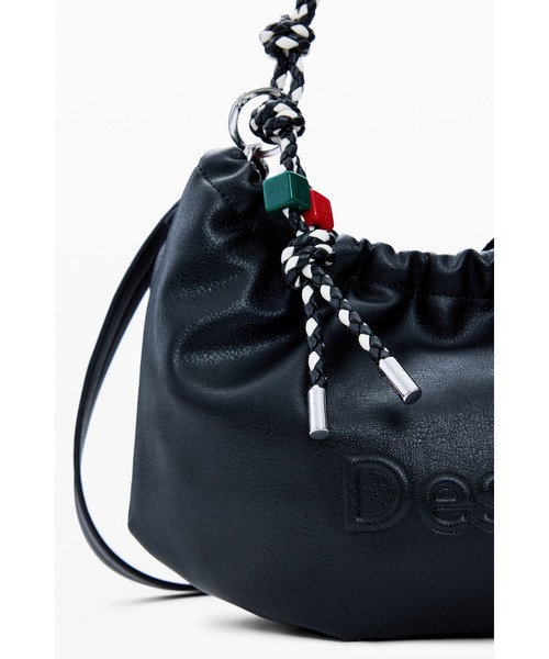 Desigual（デシグアル）の「チャーム付きドローストリングショルダーバッグ（ショルダーバッグ・レディース・ブラック・FREE）」の7枚目の写真
