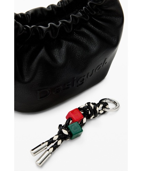 Desigual（デシグアル）の「チャーム付きドローストリングショルダーバッグ（ショルダーバッグ・レディース・ブラック・FREE）」の8枚目の写真