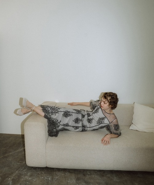 et.UNiVER（エトユニベール）の「Embroidered sheer dress（ドレス