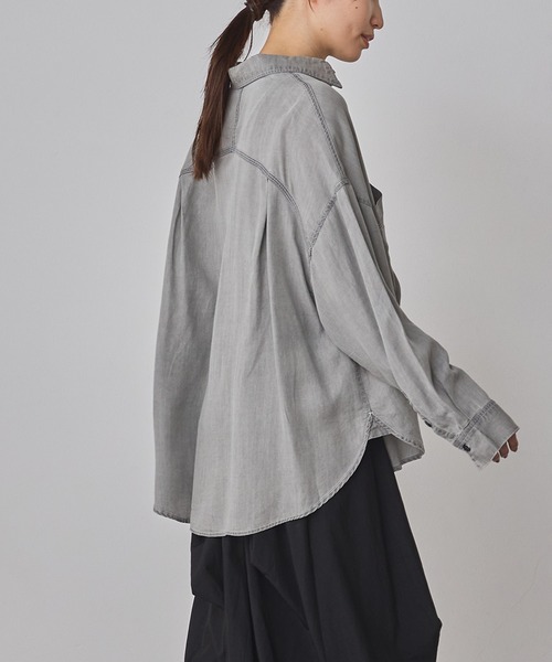 hunch（ハンチ）の「テンセルデニム 製品染め オーバーサイズ シャツ（シャツ/ブラウス・レディース・ベビーピンク/オフホワイト/グレー/ライトインディゴブルー/インディゴブルー・FREE）」の10枚目の写真