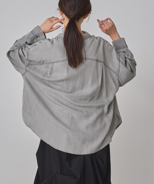 hunch（ハンチ）の「テンセルデニム 製品染め オーバーサイズ シャツ（シャツ/ブラウス・レディース・ベビーピンク/オフホワイト/グレー/ライトインディゴブルー/インディゴブルー・FREE）」の11枚目の写真