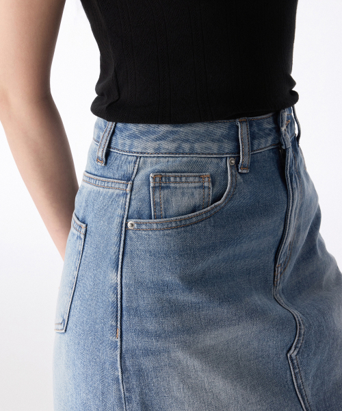 MUSINSA STANDARD WOMAN（ムシンサスタンダードウーマン）の「ウィメンズデニムマキシスカート[ライトインディゴ]（スカート・レディース・その他・LARGE/MEDIUM/SMALL/X-SMALL）」の5枚目の写真