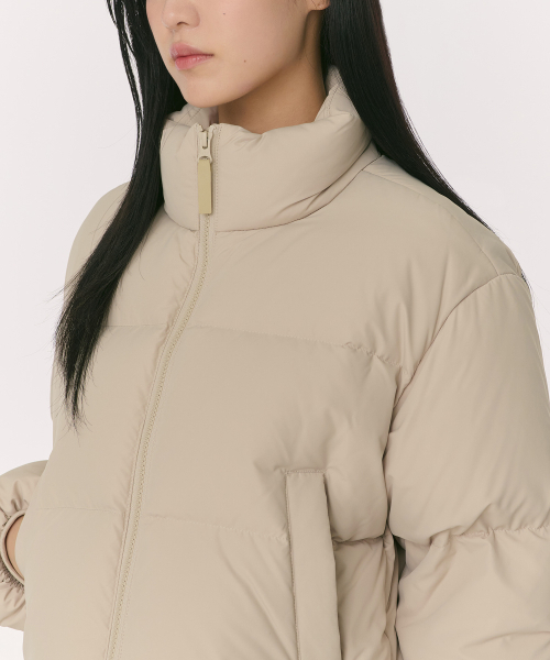 MUSINSA STANDARD WOMAN（ムシンサスタンダードウーマン）の「ウィメンズダウンプファークロップパディングジャケット[ベージュ]（ダウンジャケット/コート・レディース・その他・LARGE/MEDIUM/SMALL/X-SMALL）」の6枚目の写真