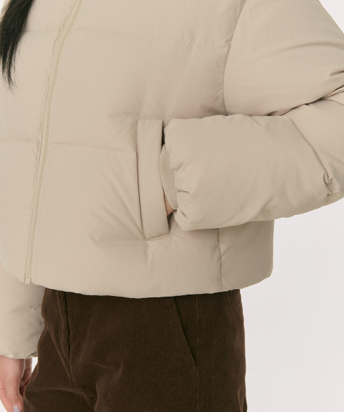MUSINSA STANDARD WOMAN（ムシンサスタンダードウーマン）の「ウィメンズダウンプファークロップパディングジャケット[ベージュ]（ダウンジャケット/コート・レディース・その他・LARGE/MEDIUM/SMALL/X-SMALL）」の8枚目の写真