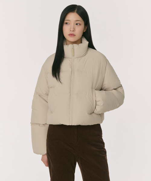 MUSINSA STANDARD WOMAN（ムシンサスタンダードウーマン）の「ウィメンズダウンプファークロップパディングジャケット[ベージュ]（ダウンジャケット/コート・レディース・その他・LARGE/MEDIUM/SMALL/X-SMALL）」の3枚目の写真
