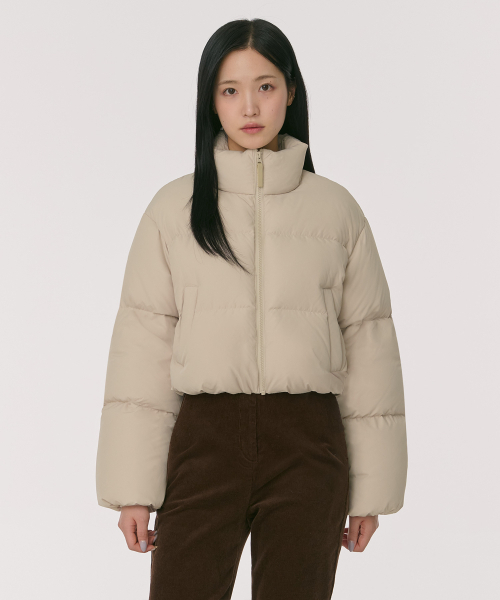 MUSINSA STANDARD WOMAN（ムシンサスタンダードウーマン）の「ウィメンズダウンプファークロップパディングジャケット[ベージュ]（ダウンジャケット/コート・レディース・その他・LARGE/MEDIUM/SMALL/X-SMALL）」の4枚目の写真